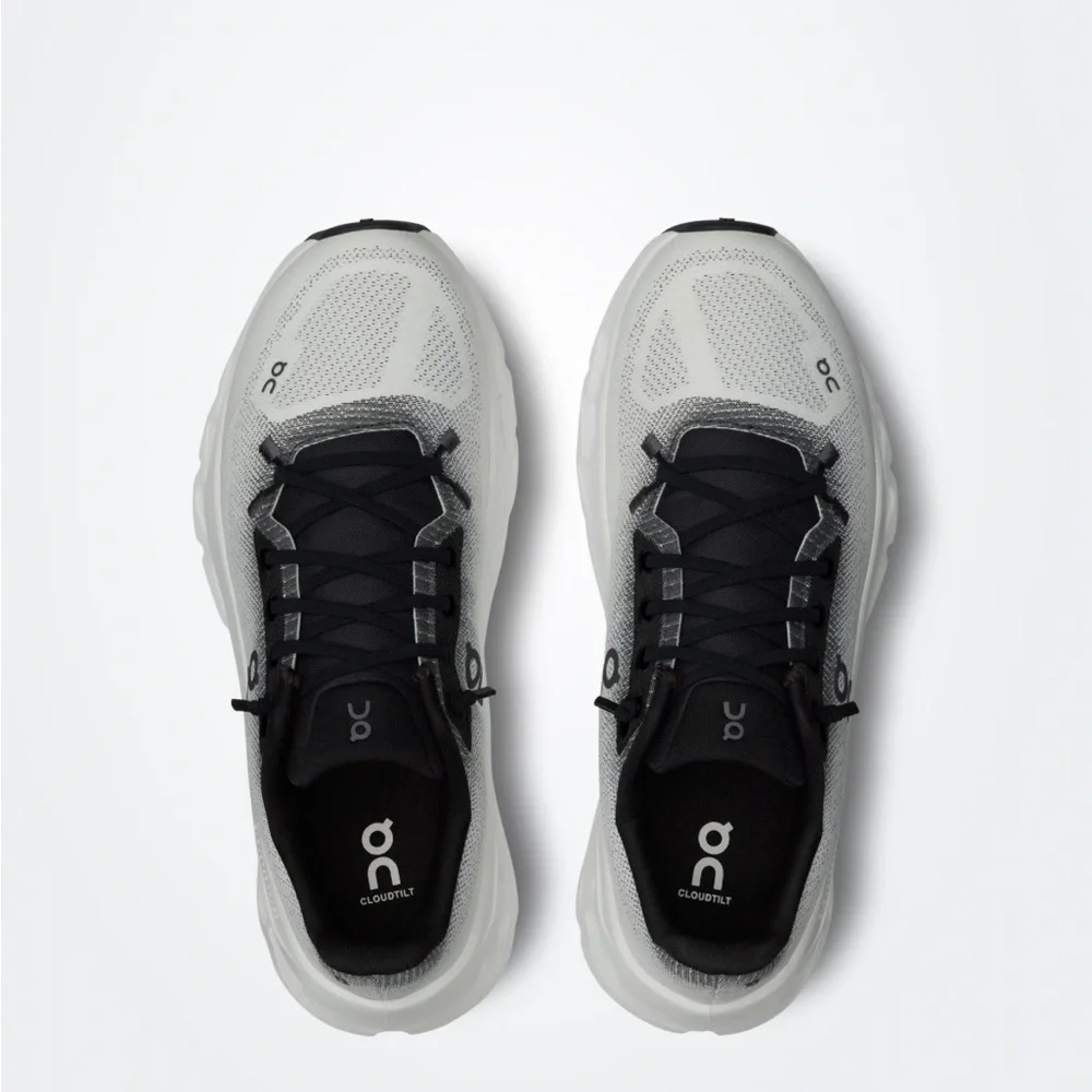 On Running Women's Athletic Shoes in Black and White - Picture 5 of 12